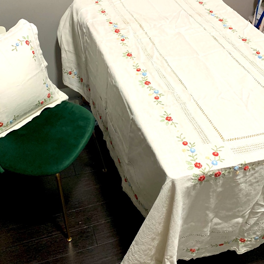 ✨ April Cornell Embroidered Table Linen - Picture 12 of 15